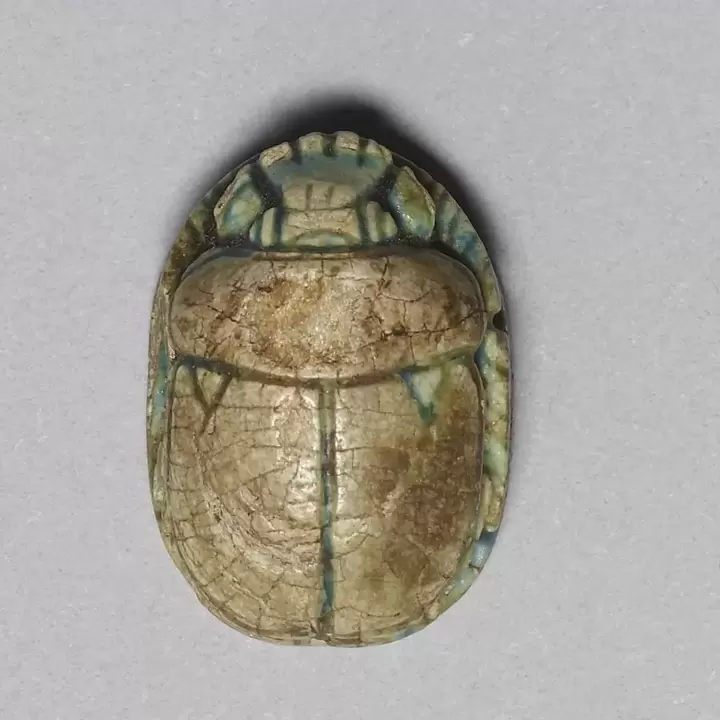 amulet pro štěstí-scarab