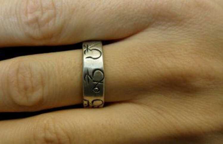 prsten jako amulet štěstí